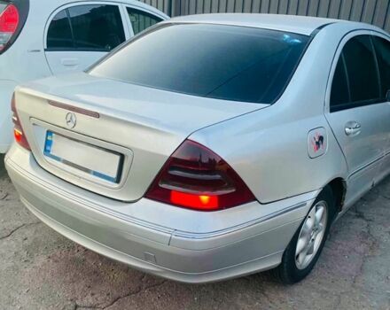 Сірий Мерседес 200, об'ємом двигуна 2 л та пробігом 100 тис. км за 2500 $, фото 3 на Automoto.ua