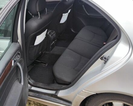 Сірий Мерседес 200, об'ємом двигуна 1.8 л та пробігом 203 тис. км за 7199 $, фото 4 на Automoto.ua