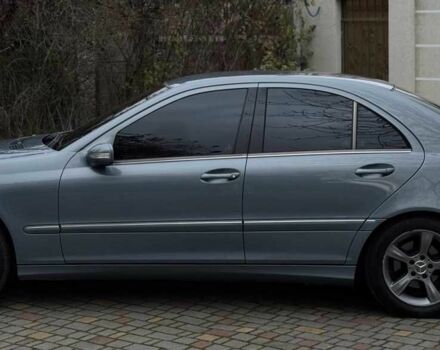 Серый Мерседес 200, объемом двигателя 2.2 л и пробегом 260 тыс. км за 8500 $, фото 4 на Automoto.ua