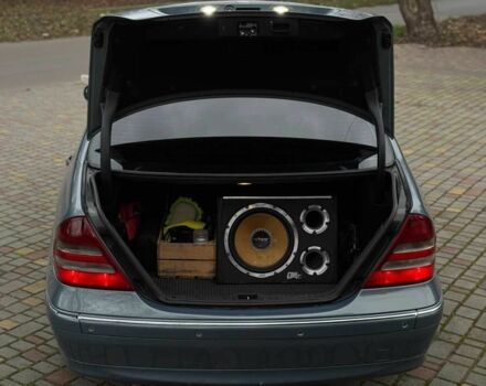 Серый Мерседес 200, объемом двигателя 2.2 л и пробегом 260 тыс. км за 8500 $, фото 11 на Automoto.ua