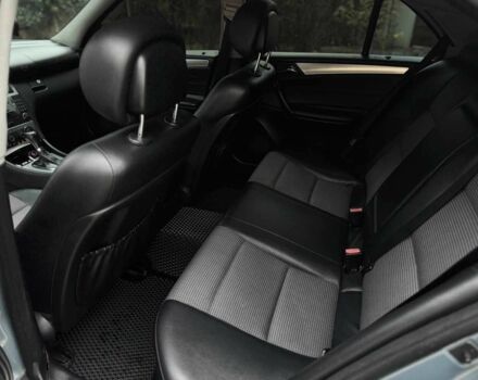 Серый Мерседес 200, объемом двигателя 2.2 л и пробегом 260 тыс. км за 8500 $, фото 17 на Automoto.ua