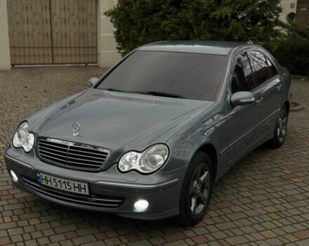 Серый Мерседес 200, объемом двигателя 2.2 л и пробегом 260 тыс. км за 8500 $, фото 2 на Automoto.ua