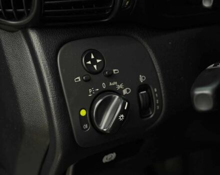 Серый Мерседес 200, объемом двигателя 2.2 л и пробегом 260 тыс. км за 8500 $, фото 19 на Automoto.ua