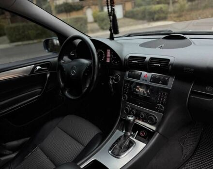 Серый Мерседес 200, объемом двигателя 2.2 л и пробегом 260 тыс. км за 8500 $, фото 15 на Automoto.ua