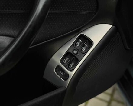 Серый Мерседес 200, объемом двигателя 2.2 л и пробегом 260 тыс. км за 8500 $, фото 18 на Automoto.ua