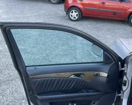 Серый Мерседес 200, объемом двигателя 2.1 л и пробегом 345 тыс. км за 9500 $, фото 12 на Automoto.ua