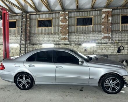 Серый Мерседес 200, объемом двигателя 1.8 л и пробегом 373 тыс. км за 2950 $, фото 3 на Automoto.ua