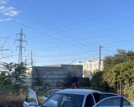 Серый Мерседес 200, объемом двигателя 2.1 л и пробегом 345 тыс. км за 9500 $, фото 4 на Automoto.ua