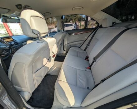 Серый Мерседес 200, объемом двигателя 2.1 л и пробегом 311 тыс. км за 9000 $, фото 11 на Automoto.ua