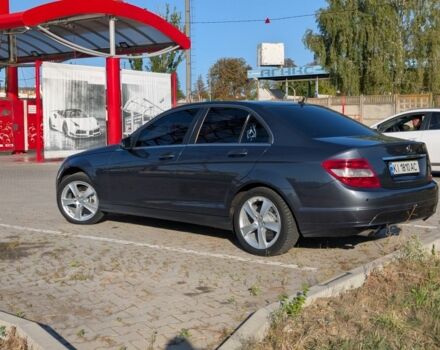 Серый Мерседес 200, объемом двигателя 2.1 л и пробегом 311 тыс. км за 9000 $, фото 4 на Automoto.ua