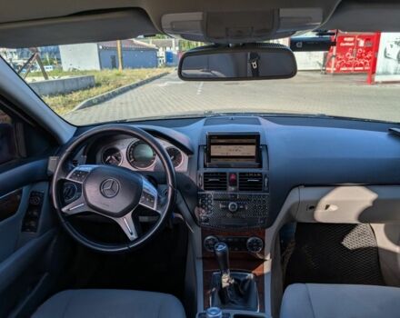 Серый Мерседес 200, объемом двигателя 2.1 л и пробегом 311 тыс. км за 9000 $, фото 9 на Automoto.ua