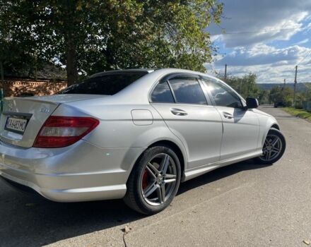 Сірий Мерседес 200, об'ємом двигуна 2.1 л та пробігом 320 тис. км за 9000 $, фото 3 на Automoto.ua