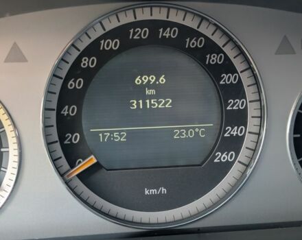 Серый Мерседес 200, объемом двигателя 2.1 л и пробегом 311 тыс. км за 9000 $, фото 13 на Automoto.ua