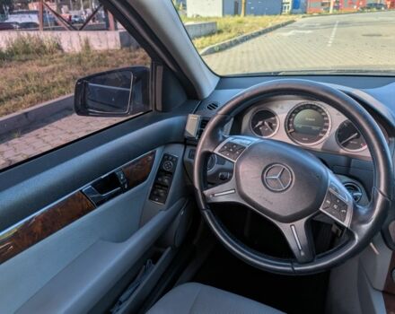 Серый Мерседес 200, объемом двигателя 2.1 л и пробегом 311 тыс. км за 9000 $, фото 10 на Automoto.ua