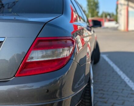 Серый Мерседес 200, объемом двигателя 2.1 л и пробегом 311 тыс. км за 9000 $, фото 7 на Automoto.ua