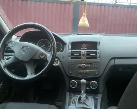 Серый Мерседес 200, объемом двигателя 2.1 л и пробегом 300 тыс. км за 8743 $, фото 4 на Automoto.ua