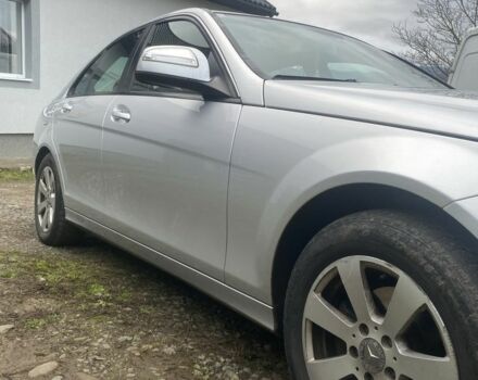 Серый Мерседес 200, объемом двигателя 2.1 л и пробегом 300 тыс. км за 8743 $, фото 2 на Automoto.ua