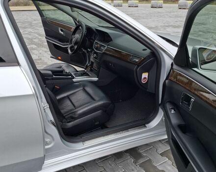 Серый Мерседес 200, объемом двигателя 2.1 л и пробегом 280 тыс. км за 10700 $, фото 6 на Automoto.ua