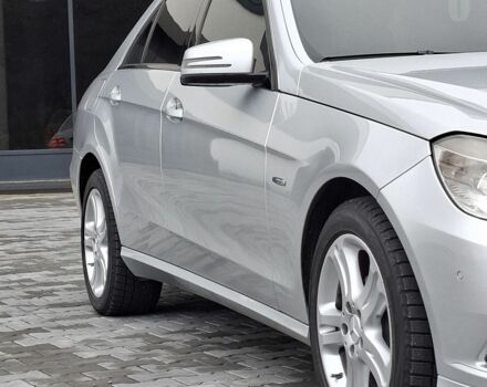 Серый Мерседес 200, объемом двигателя 2.1 л и пробегом 280 тыс. км за 10700 $, фото 1 на Automoto.ua