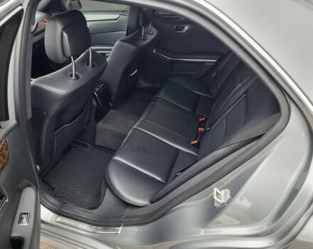 Серый Мерседес 200, объемом двигателя 2.1 л и пробегом 320 тыс. км за 13600 $, фото 6 на Automoto.ua