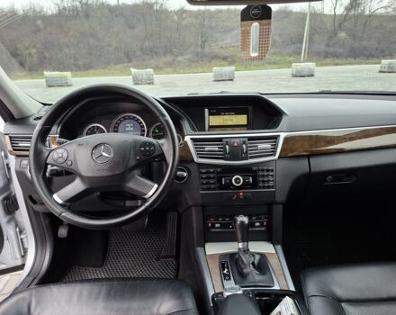 Серый Мерседес 200, объемом двигателя 2.1 л и пробегом 280 тыс. км за 10700 $, фото 5 на Automoto.ua