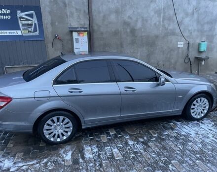 Серый Мерседес 200, объемом двигателя 2.1 л и пробегом 240 тыс. км за 9000 $, фото 3 на Automoto.ua