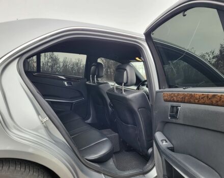 Серый Мерседес 200, объемом двигателя 2.1 л и пробегом 320 тыс. км за 13600 $, фото 8 на Automoto.ua