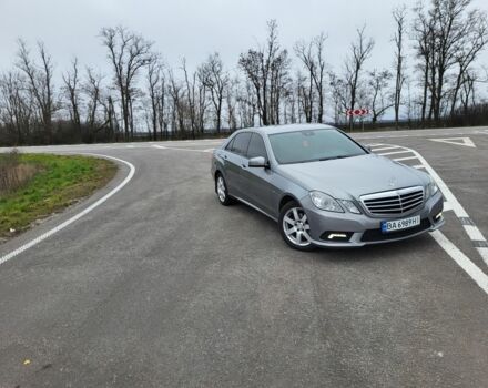 Серый Мерседес 200, объемом двигателя 2.1 л и пробегом 320 тыс. км за 13600 $, фото 2 на Automoto.ua