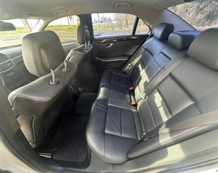 Сірий Мерседес 200, об'ємом двигуна 2.1 л та пробігом 320 тис. км за 12750 $, фото 7 на Automoto.ua