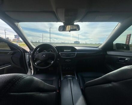 Сірий Мерседес 200, об'ємом двигуна 2.1 л та пробігом 320 тис. км за 12750 $, фото 1 на Automoto.ua