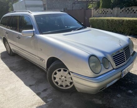 Сірий Мерседес 200, об'ємом двигуна 2 л та пробігом 270 тис. км за 2400 $, фото 1 на Automoto.ua
