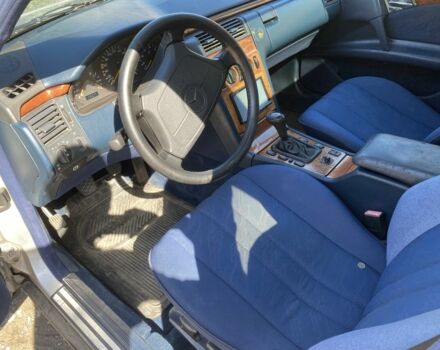 Сірий Мерседес 200, об'ємом двигуна 2 л та пробігом 270 тис. км за 2400 $, фото 8 на Automoto.ua