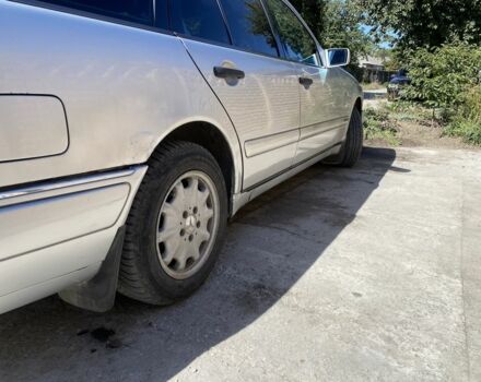 Сірий Мерседес 200, об'ємом двигуна 2 л та пробігом 270 тис. км за 2400 $, фото 6 на Automoto.ua