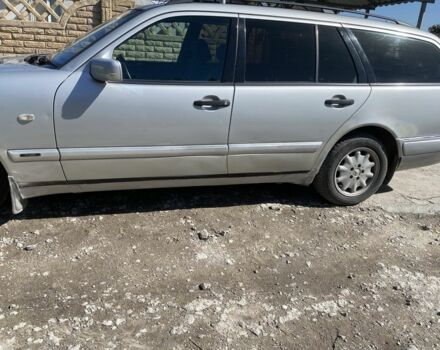 Сірий Мерседес 200, об'ємом двигуна 2 л та пробігом 270 тис. км за 2400 $, фото 4 на Automoto.ua