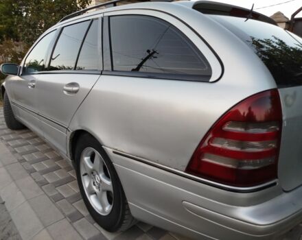 Серый Мерседес 200, объемом двигателя 2.2 л и пробегом 260 тыс. км за 2050 $, фото 4 на Automoto.ua