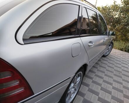 Серый Мерседес 200, объемом двигателя 2.2 л и пробегом 260 тыс. км за 2050 $, фото 5 на Automoto.ua