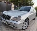 Серый Мерседес 200, объемом двигателя 2.2 л и пробегом 260 тыс. км за 2050 $, фото 2 на Automoto.ua