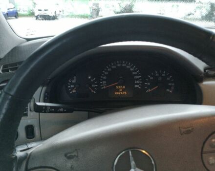 Серый Мерседес 200, объемом двигателя 2 л и пробегом 442 тыс. км за 3200 $, фото 6 на Automoto.ua