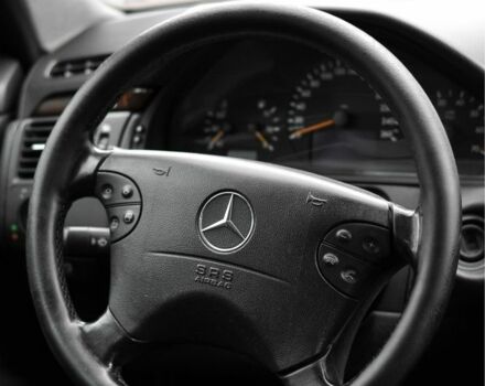 Серый Мерседес 200, объемом двигателя 2 л и пробегом 480 тыс. км за 4199 $, фото 6 на Automoto.ua