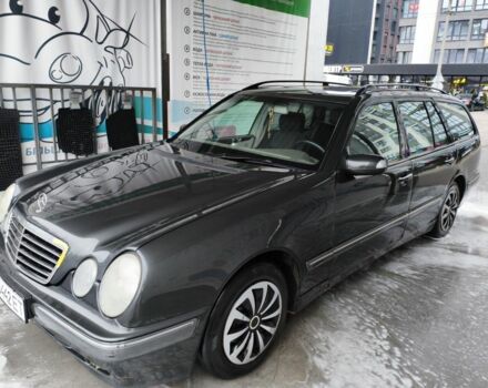 Серый Мерседес 200, объемом двигателя 2 л и пробегом 442 тыс. км за 3200 $, фото 1 на Automoto.ua