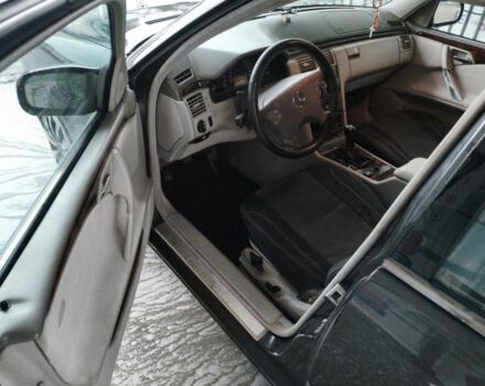 Серый Мерседес 200, объемом двигателя 2 л и пробегом 442 тыс. км за 3200 $, фото 3 на Automoto.ua