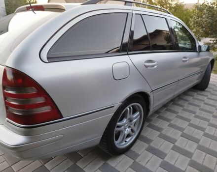 Серый Мерседес 200, объемом двигателя 2.2 л и пробегом 260 тыс. км за 2050 $, фото 6 на Automoto.ua