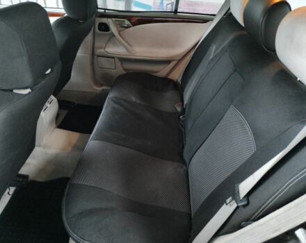 Серый Мерседес 200, объемом двигателя 2 л и пробегом 442 тыс. км за 3200 $, фото 7 на Automoto.ua