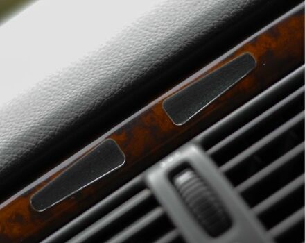 Серый Мерседес 200, объемом двигателя 2 л и пробегом 480 тыс. км за 4199 $, фото 4 на Automoto.ua