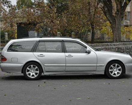 Серый Мерседес 200, объемом двигателя 2 л и пробегом 480 тыс. км за 4199 $, фото 3 на Automoto.ua