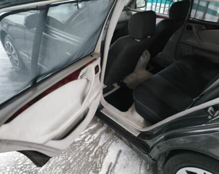 Серый Мерседес 200, объемом двигателя 2 л и пробегом 442 тыс. км за 3200 $, фото 8 на Automoto.ua