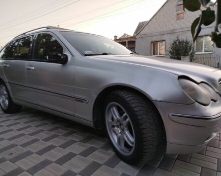 Серый Мерседес 200, объемом двигателя 2.2 л и пробегом 260 тыс. км за 2050 $, фото 1 на Automoto.ua