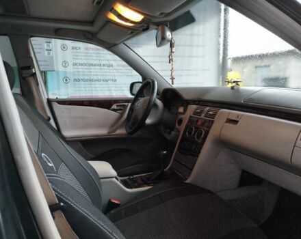 Серый Мерседес 200, объемом двигателя 2 л и пробегом 442 тыс. км за 3200 $, фото 5 на Automoto.ua