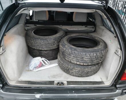 Серый Мерседес 200, объемом двигателя 2 л и пробегом 442 тыс. км за 3200 $, фото 4 на Automoto.ua