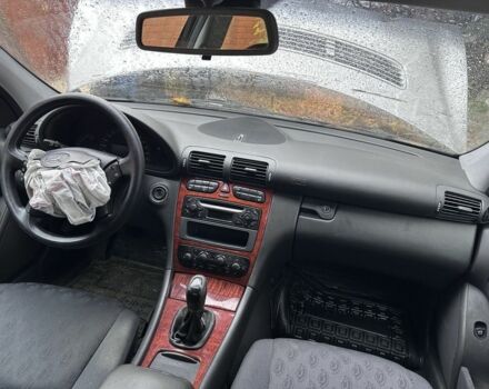 Серый Мерседес 200, объемом двигателя 1.8 л и пробегом 93 тыс. км за 2700 $, фото 2 на Automoto.ua